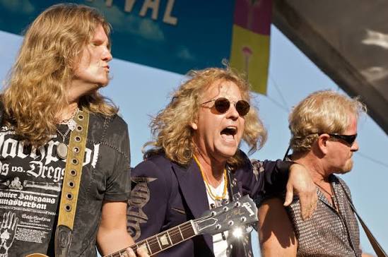 Night Ranger live on tour